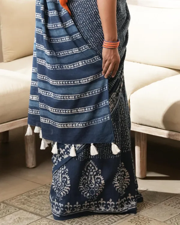 Indigo_Cotton_Tree_Butta_Dabu_Print_Mul_Saree_For_Women